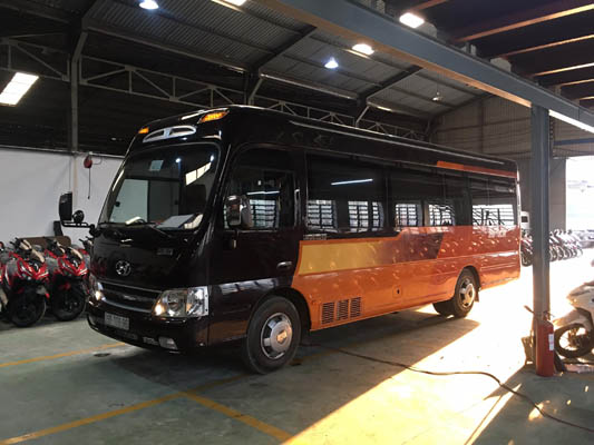 Cho thuê xe VIP Limousine 16 chỗ