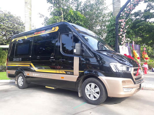 Cho thuê xe VIP Huyndai Solati Limousine 10 chỗ